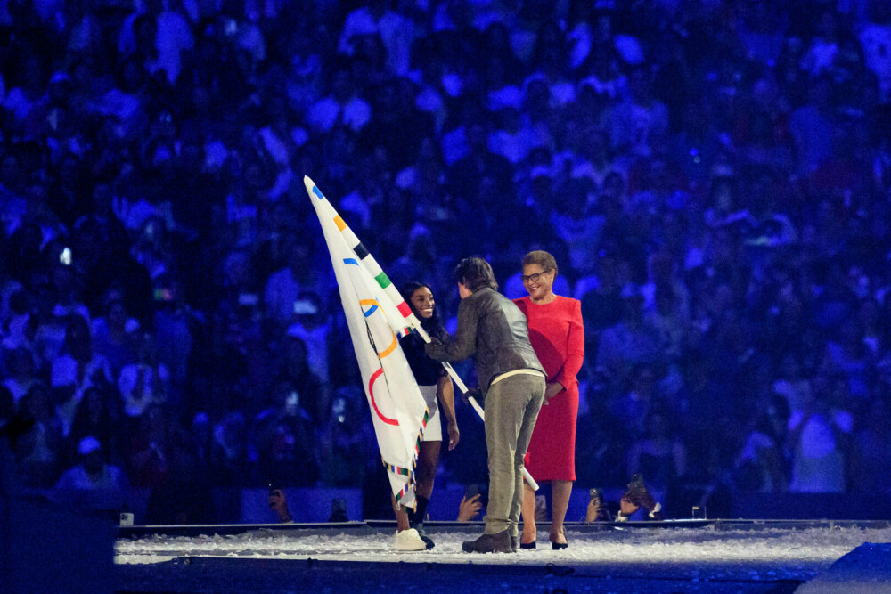 Simone Biles a purtat o gheată ortopedică la ceremonia de închidere a JO. Care este motivul. FOTO - Imaginea 2