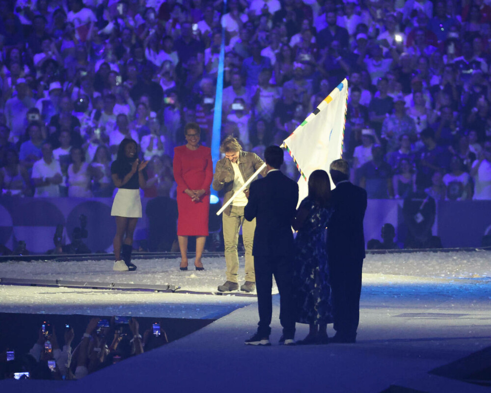 Simone Biles a purtat o gheată ortopedică la ceremonia de închidere a JO. Care este motivul. FOTO - Imaginea 8