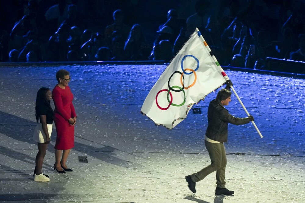 Simone Biles a purtat o gheată ortopedică la ceremonia de închidere a JO. Care este motivul. FOTO - Imaginea 11