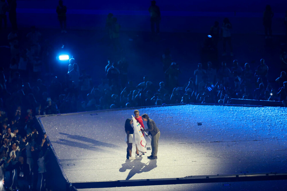 Simone Biles a purtat o gheată ortopedică la ceremonia de închidere a JO. Care este motivul. FOTO - Imaginea 13