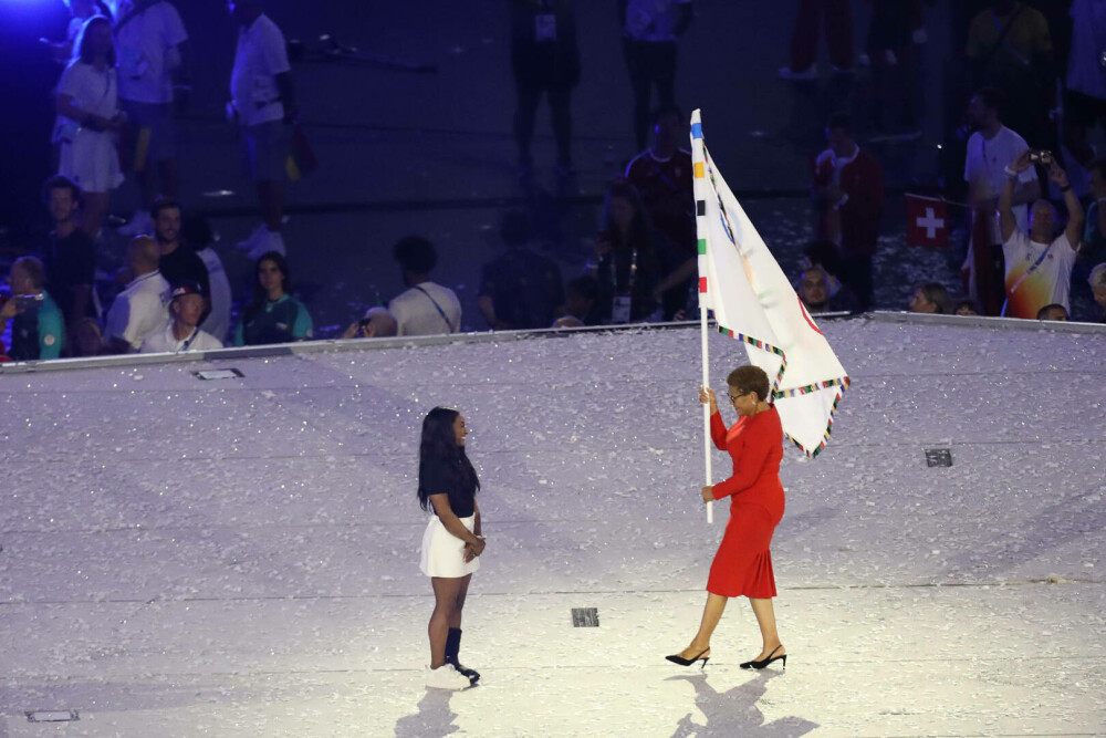 Simone Biles a purtat o gheată ortopedică la ceremonia de închidere a JO. Care este motivul. FOTO - Imaginea 16