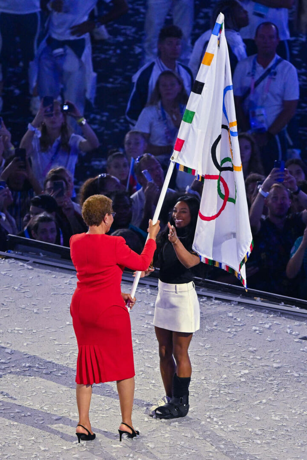 Simone Biles a purtat o gheată ortopedică la ceremonia de închidere a JO. Care este motivul. FOTO - Imaginea 19