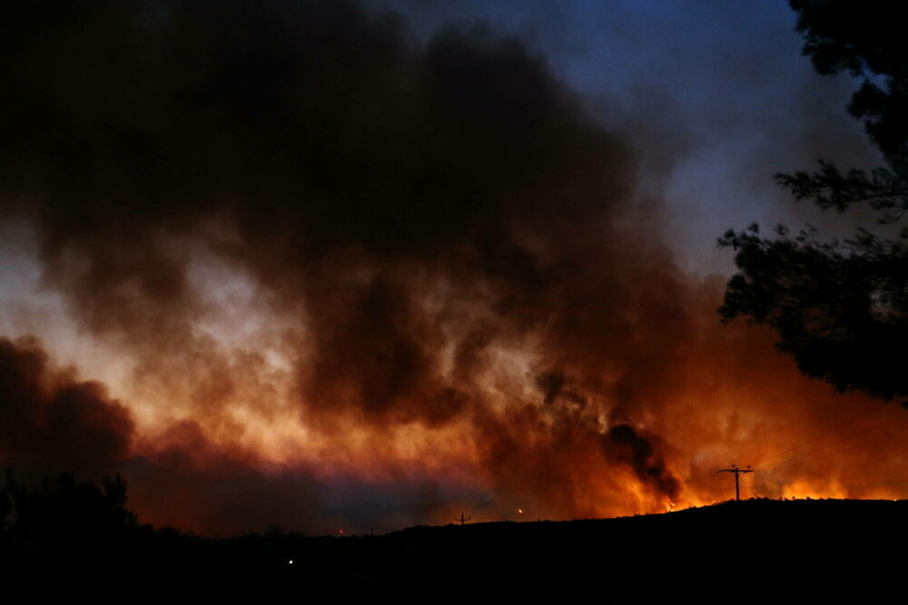 Imagini dramatice cu infernul din Grecia. Incendiile de vegetație sunt vizibile din spaţiu | GALERIE FOTO - Imaginea 28