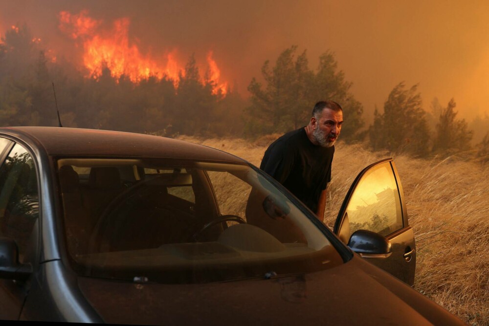 Imagini dramatice cu infernul din Grecia. Incendiile de vegetație sunt vizibile din spaţiu | GALERIE FOTO - Imaginea 4