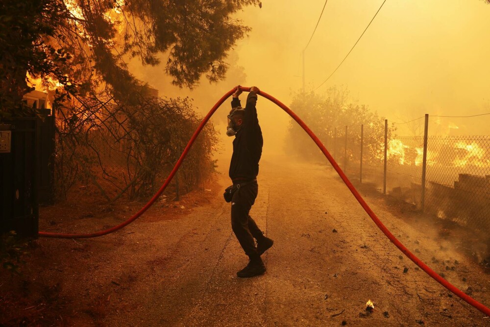 Imagini dramatice cu infernul din Grecia. Incendiile de vegetație sunt vizibile din spaţiu | GALERIE FOTO - Imaginea 6