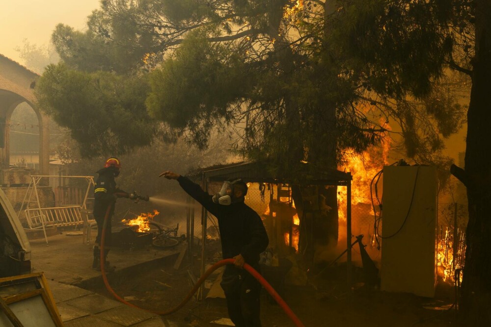 Imagini dramatice cu infernul din Grecia. Incendiile de vegetație sunt vizibile din spaţiu | GALERIE FOTO - Imaginea 13