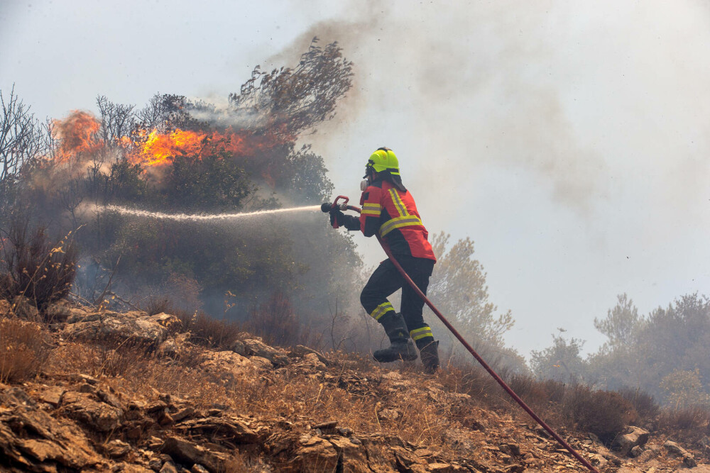 Imagini dramatice cu infernul din Grecia. Incendiile de vegetație sunt vizibile din spaţiu | GALERIE FOTO - Imaginea 15