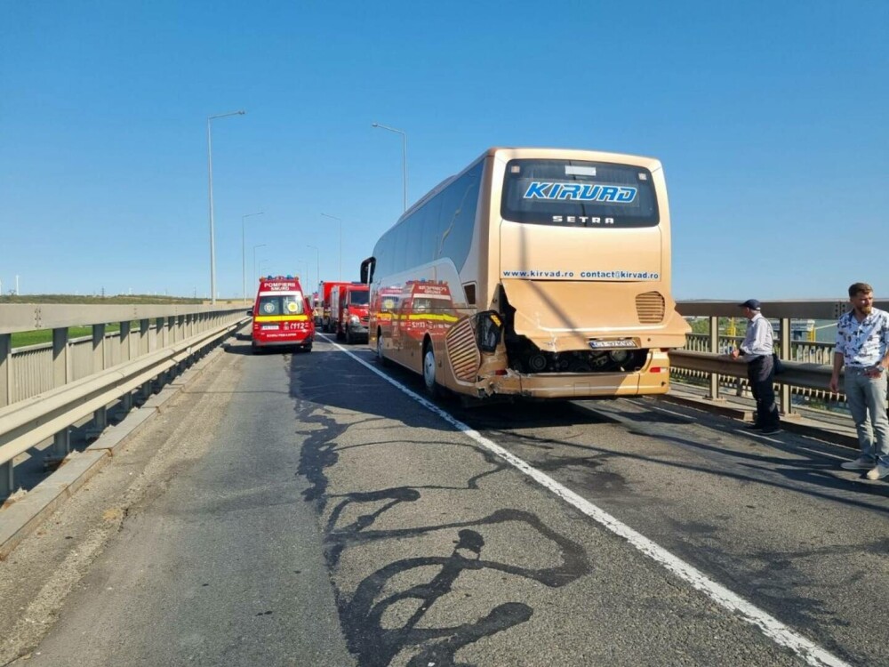 Accident între un microbuz și un autocar, cu 37 de persoane implicate, în Cernavodă. Planul Roșu de Intervenție, dezactivat - Imaginea 1