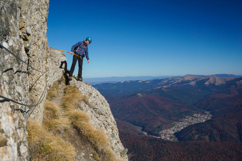 O turistă a murit după ce a căzut 300 de metri în munții Bucegi. Voia să străbată Brâna Aeriană - Imaginea 1