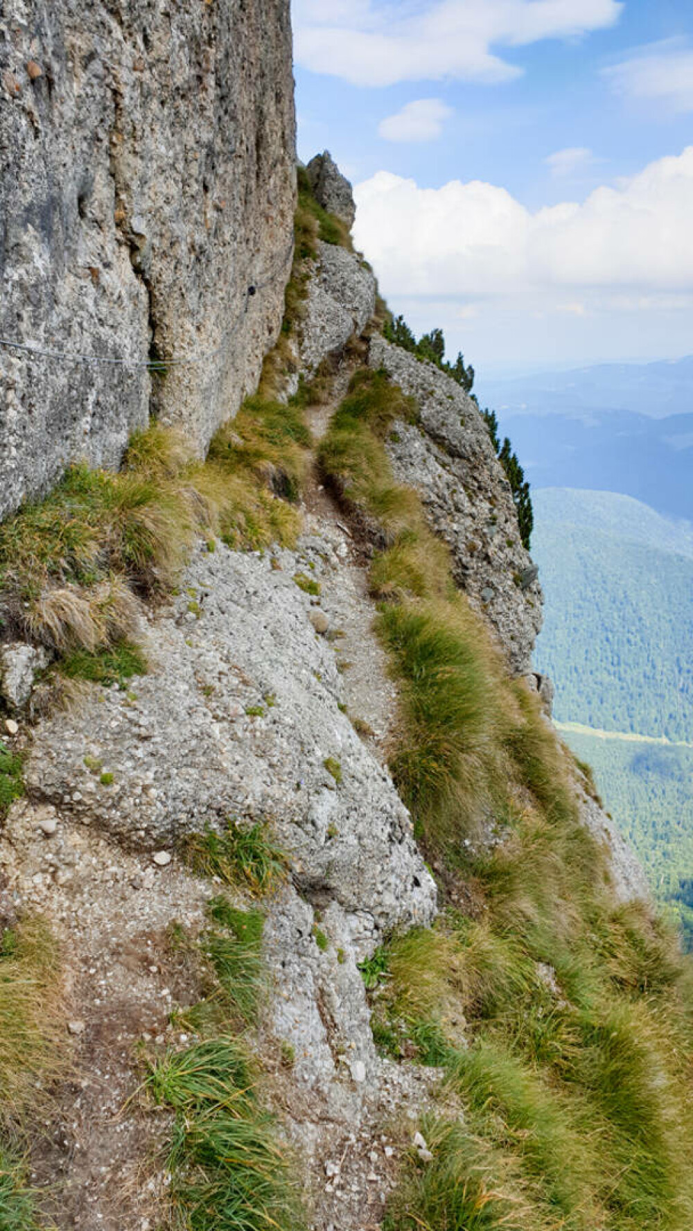 O turistă a murit după ce a căzut 300 de metri în munții Bucegi. Voia să străbată Brâna Aeriană - Imaginea 2