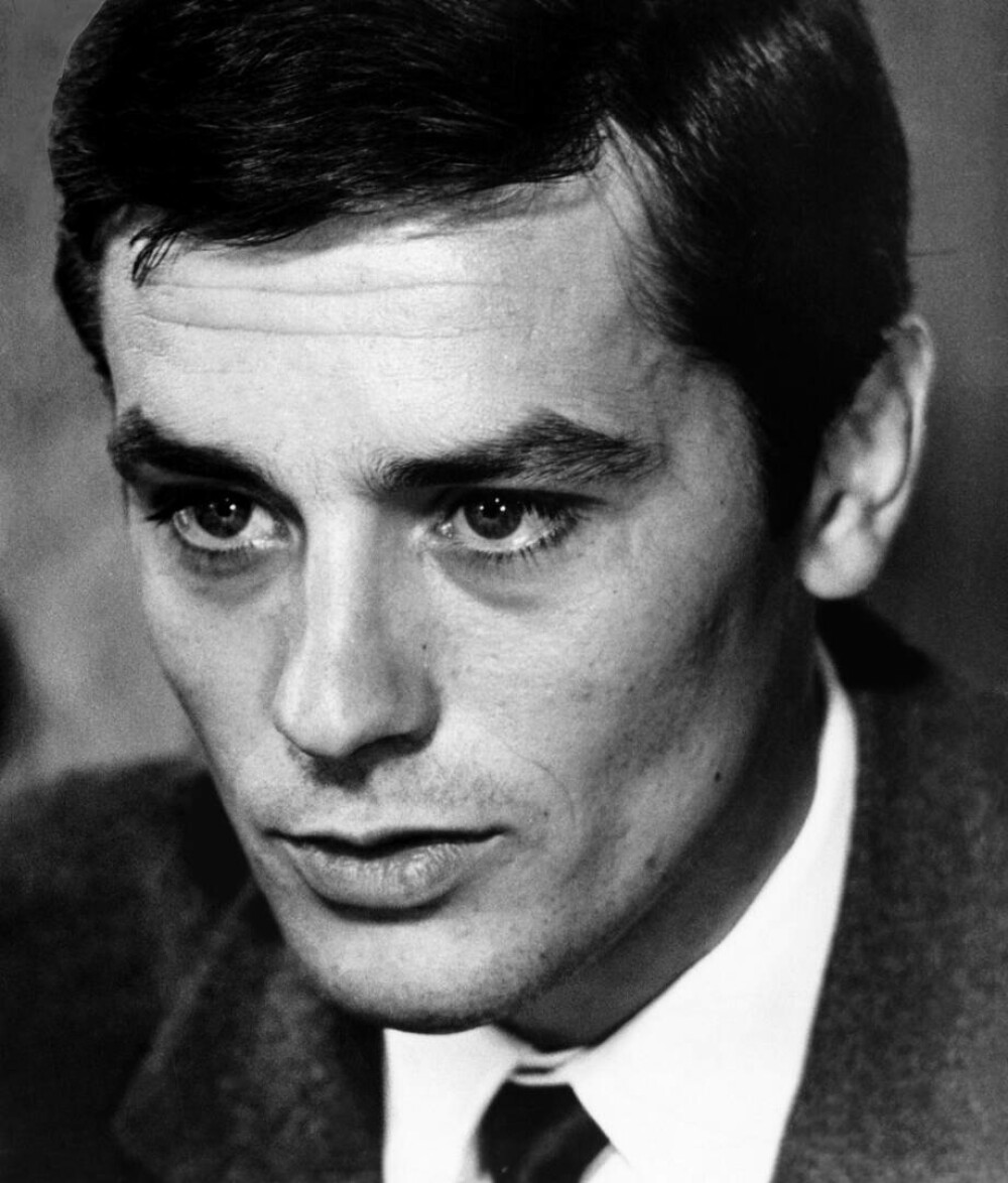 Presa internaţională îşi ia adio de la legendarul Alain Delon. „Cel mai frumos bărbat din istoria cinemaului” - Imaginea 17