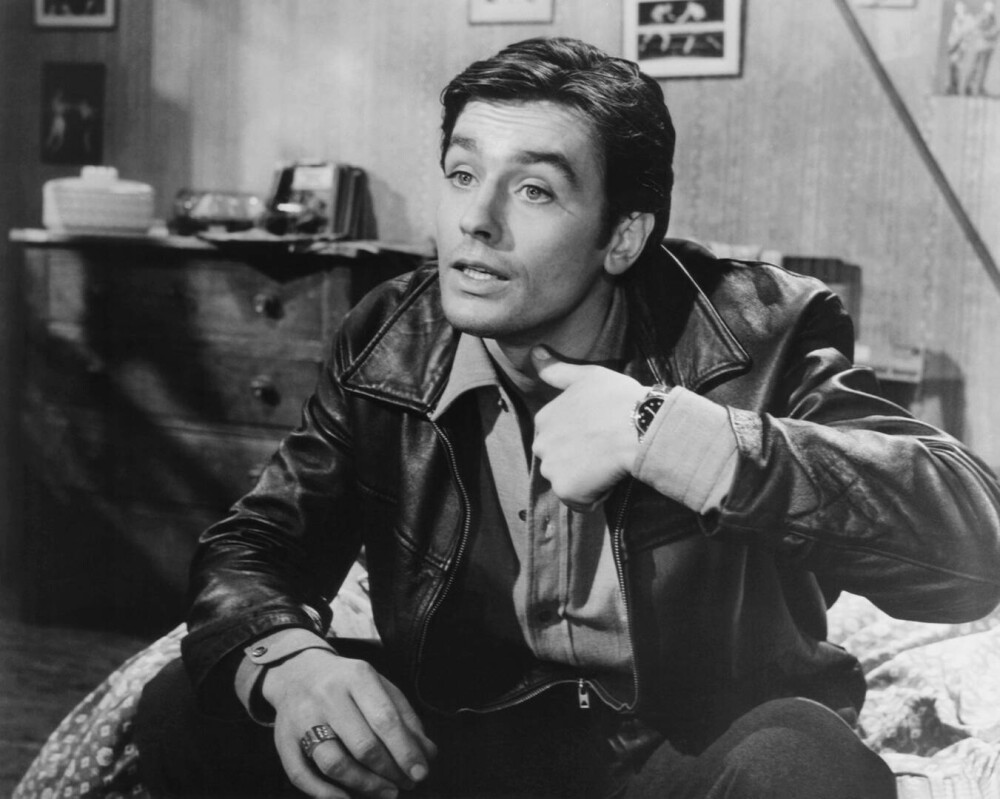 Presa internaţională îşi ia adio de la legendarul Alain Delon. „Cel mai frumos bărbat din istoria cinemaului” - Imaginea 16