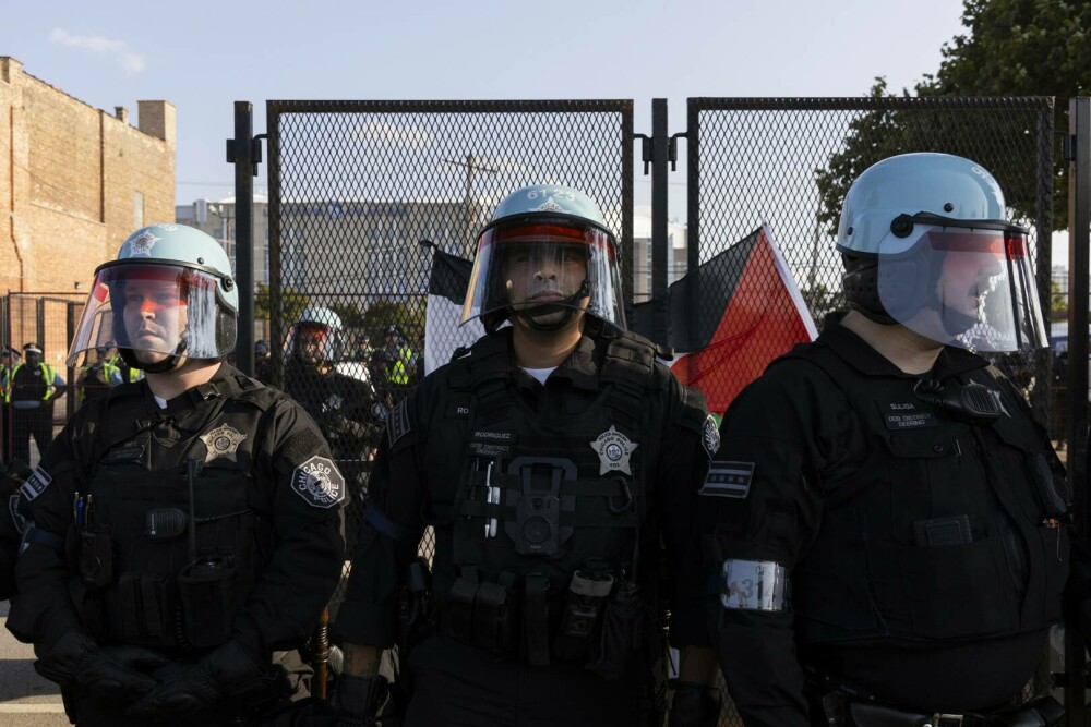 Protest pro-palestinieni la Chicago înainte de începerea Convenţiei Democrate. Mai multe persoane au fost încătuşate. VIDEO - Imaginea 7