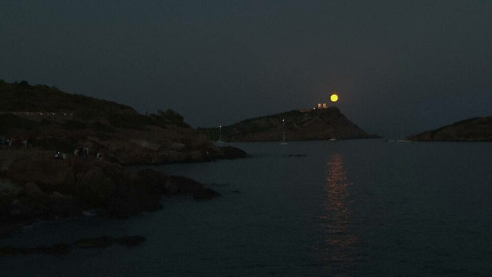 Ce este super luna albastră, de ce se numește așa, și când o vom putea vedea din nou. „Este toată noaptea pe cer” - Imaginea 6