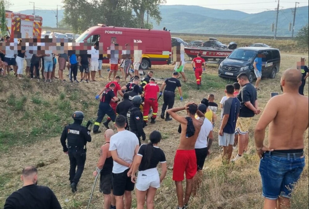 Tragedie în județul Alba. Un tânăr a murit după ce s-a înecat într-o baltă. A rămas împotmolit în nămol - Imaginea 1