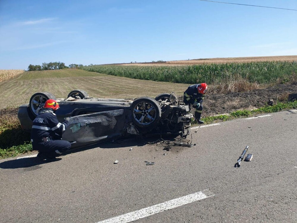 Accident grav la Botoșani între o mașină și un tractor. Doi tineri au fost transportați la spital - Imaginea 4