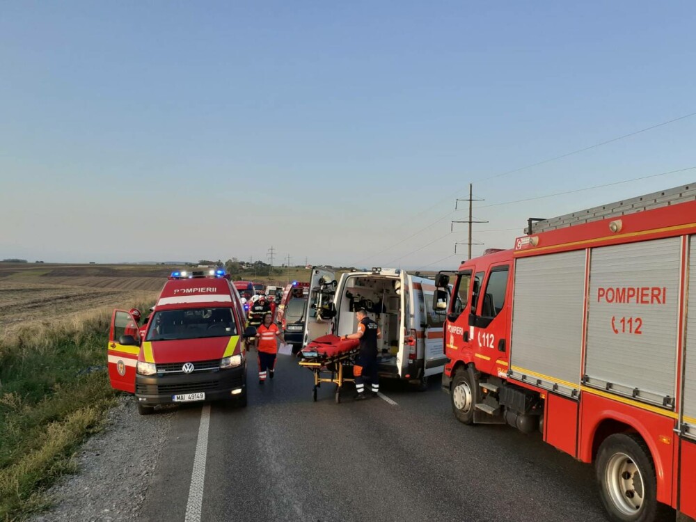 A fost activat Planul Roșu pe „Drumul morții”. Accident între două mașini și un microbuz. Sunt doi morți și opt răniți - Imaginea 2