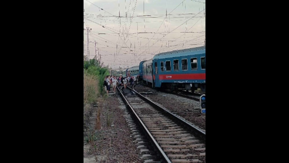 CFR Călători, după deraierea unui tren într-o gară din Budapesta: Pasagerii pot primi contravaloarea biletelor neutilizate - Imaginea 2