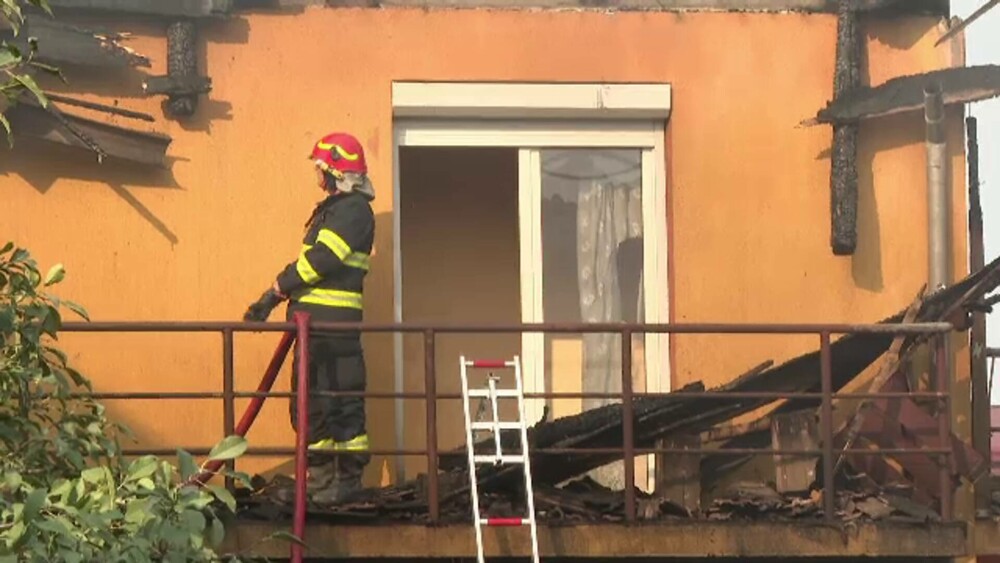 Incendiu violent în Timișoara. Flăcările au distrus rapid două case. Cauza stabilită de pompieri - Imaginea 5