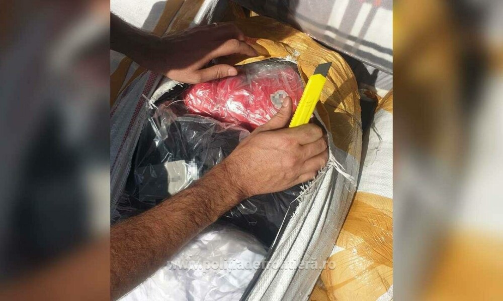 Descoperire de peste 8 milioane de lei în Giurgiu. Ce au găsit polițiștii într-un TIR care voia să intre în țară | FOTO - Imaginea 3