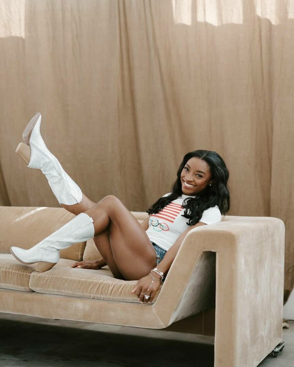 Simone Biles s-a fotografiat cu toate medaliile sale olimpice. Mesajul emoționant postat de gimnastă. GALERIE FOTO - Imaginea 13