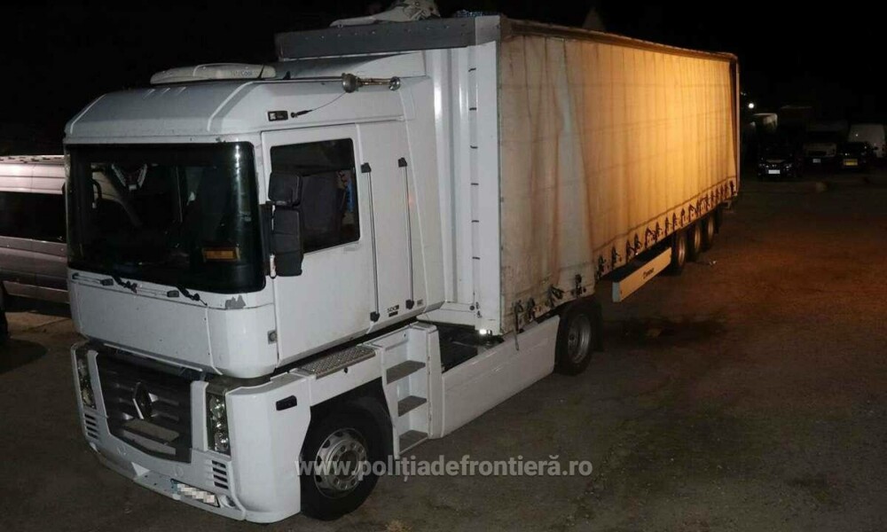 Polițiștii din Dolj au văzut un TIR într-o parcare și l-au controlat. Au făcut o descoperire de peste un milion de lei | FOTO - Imaginea 4