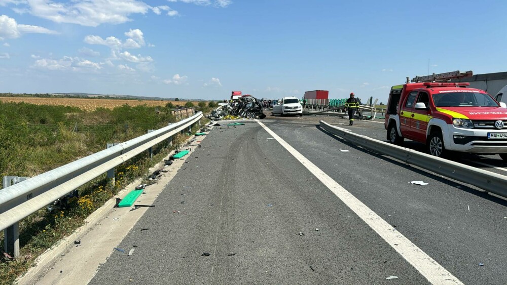 Accident grav pe A1. Consulul Ungariei la București a murit pe loc. Mașina i-a fost distrusă complet de un TIR - Imaginea 4