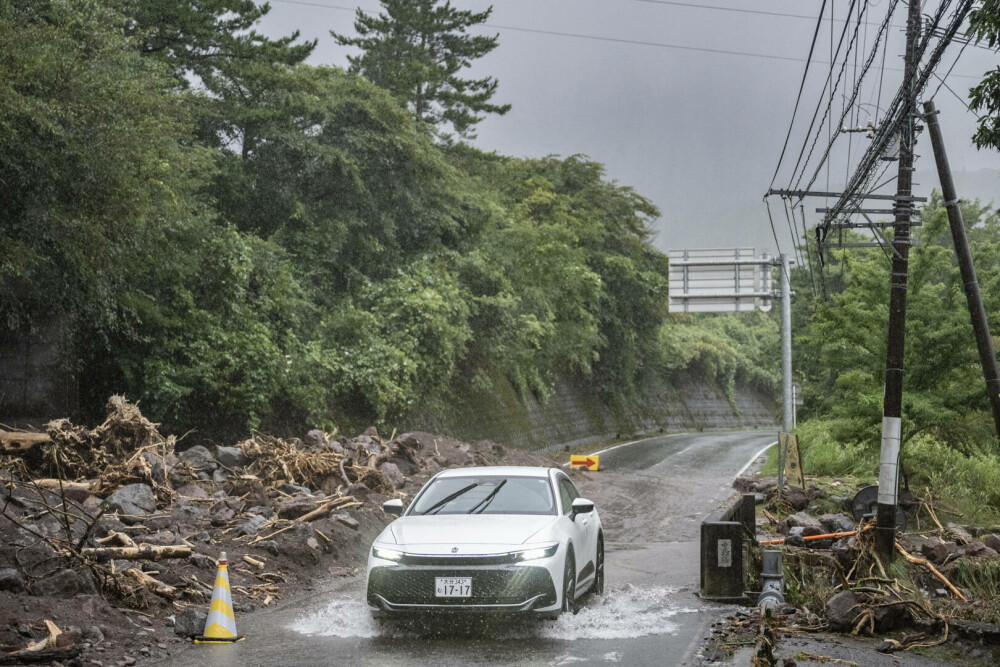 Daune în Japonia, după taifunul Shanshan. Cel puțin cinci persoane au murit şi milioane sunt evacuate | VIDEO & GALERIE FOTO - Imaginea 3