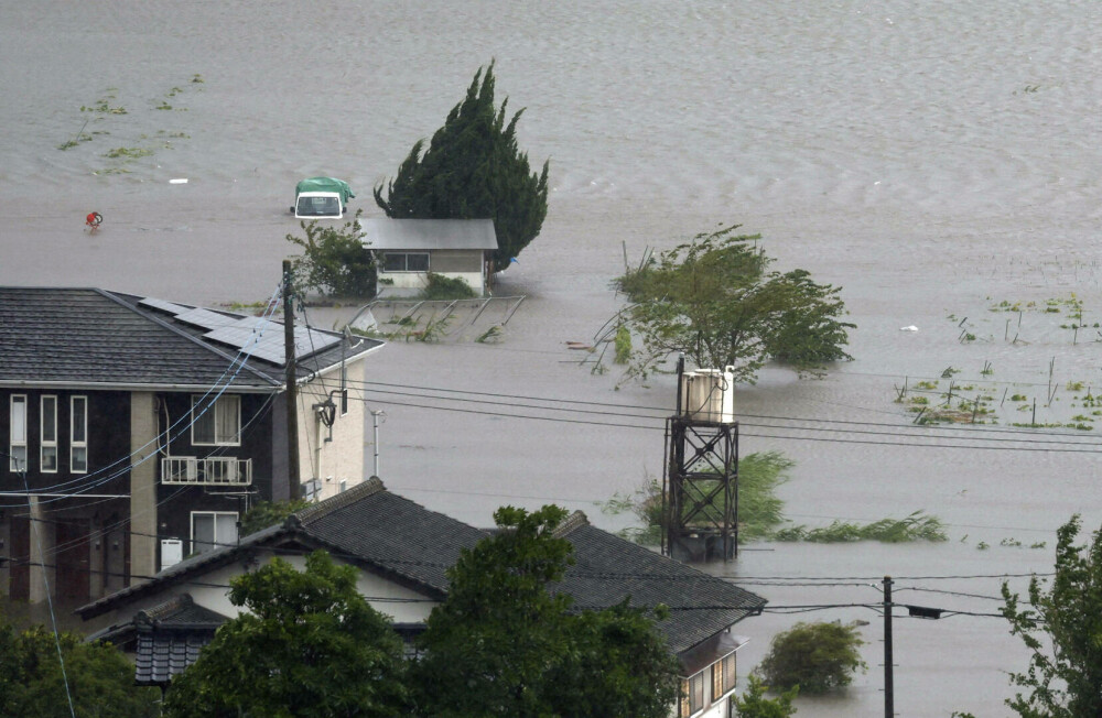 Daune în Japonia, după taifunul Shanshan. Cel puțin cinci persoane au murit şi milioane sunt evacuate | VIDEO & GALERIE FOTO - Imaginea 11