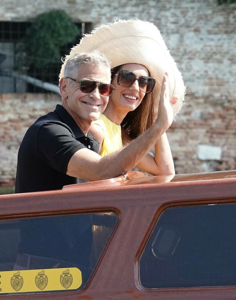 George și Amal Clooney, apariție plină de eleganță în Veneția. Cum au fost surprinși de paparazzi. GALERIE FOTO - Imaginea 4