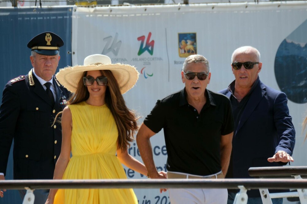 George și Amal Clooney, apariție plină de eleganță în Veneția. Cum au fost surprinși de paparazzi. GALERIE FOTO - Imaginea 13