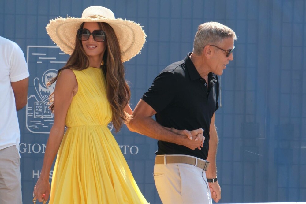 George și Amal Clooney, apariție plină de eleganță în Veneția. Cum au fost surprinși de paparazzi. GALERIE FOTO - Imaginea 18