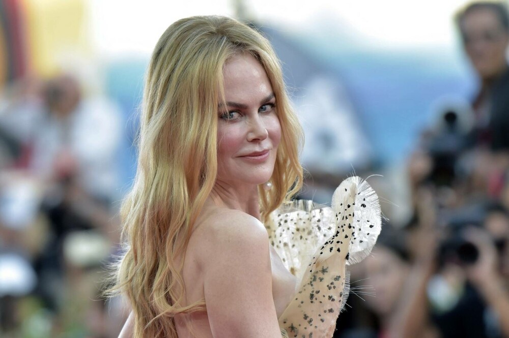 Nicole Kidman, apariţie spectaculoasă pe covorul roşu la Festivalul de Film de la Veneţia. Cum a reacționat publicul. FOTO - Imaginea 13