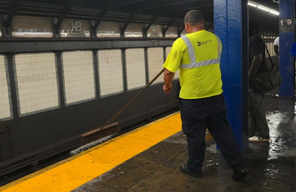 Stare de urgenţă în New York şi New Jersey, din cauza inundaţiilor. Cel puţin 1170 de zboruri anulate. FOTO & VIDEO - Imaginea 13