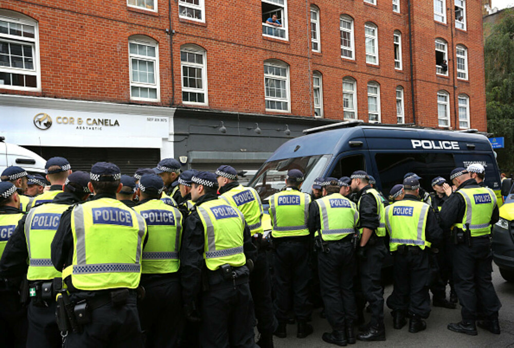 Ciocniri la marșuri anti-imigrație în Londra și Manchester. Poliția britanică a făcut arestări. GALERIE FOTO - Imaginea 27