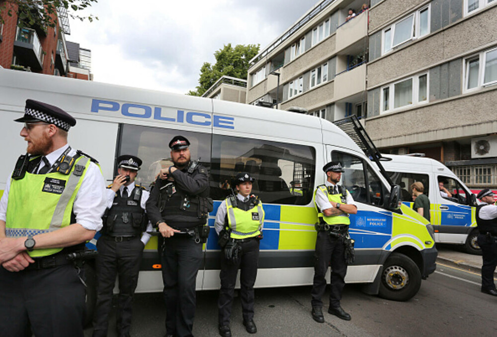 Ciocniri la marșuri anti-imigrație în Londra și Manchester. Poliția britanică a făcut arestări. GALERIE FOTO - Imaginea 28