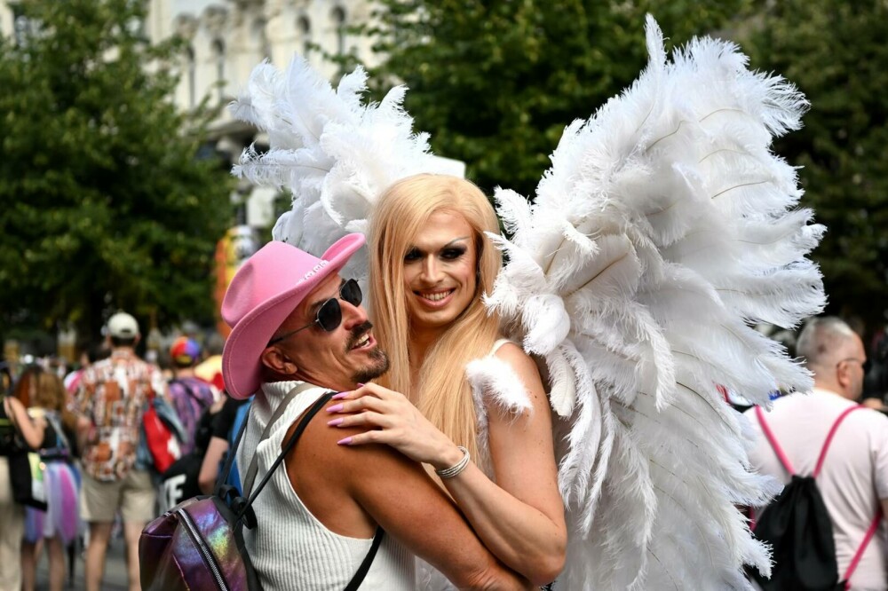 Zeci de mii de oameni au defilat la Praga pentru drepturi egale. Marșul LGBT+ a fost punctul culminant al festivalului Pride - Imaginea 3