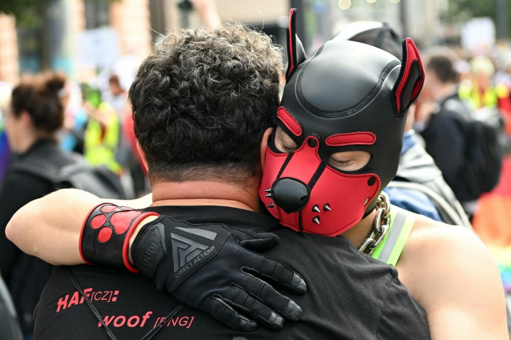 Zeci de mii de oameni au defilat la Praga pentru drepturi egale. Marșul LGBT+ a fost punctul culminant al festivalului Pride - Imaginea 6