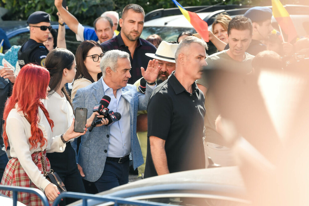 „Acțiuni contra ordinii constituționale”. Încadrarea juridică a faptelor lui Călin Georgescu, schimbată în „complicitate” - Imaginea 2