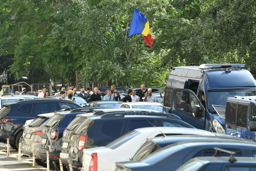 „Acțiuni contra ordinii constituționale”. Încadrarea juridică a faptelor lui Călin Georgescu, schimbată în „complicitate” - Imaginea 5