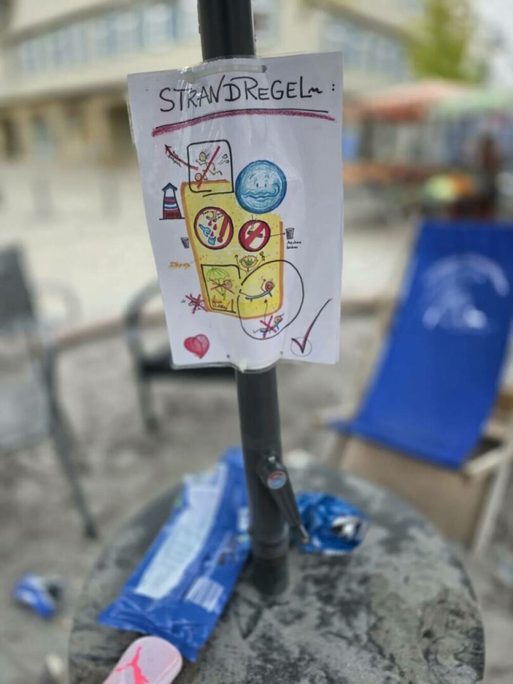 Primarul unui oraș din Germania l-a lăudat pe Adrian, un român care strânge gunoiul: „Ce bucurie că există oameni precum el” - Imaginea 1