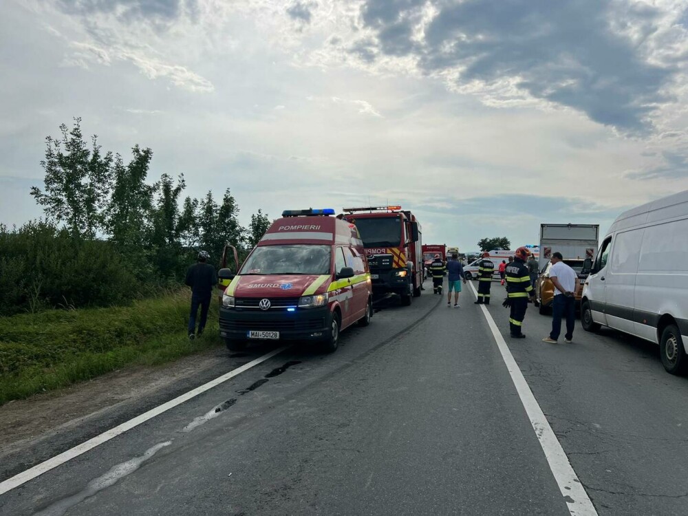 Accident grav între un microbuz și o mașină, în Sibiu. 11 persoane au fost implicate, iar trei dintre ele au ajuns la spital - Imaginea 3