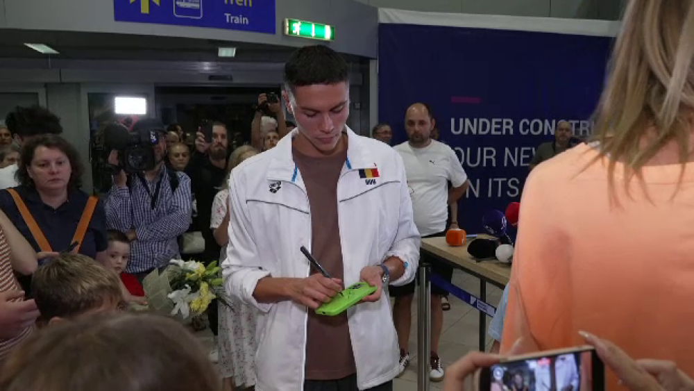 David Popovici, între cei mai buni sportivi din Balcani în 2025. Înotătorul român a fost inclus în top 10 BTA - Imaginea 2