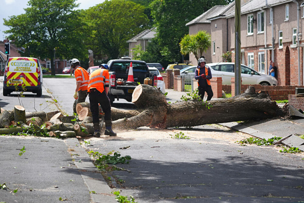 Scoţia, zguduită de o furtună neobişnuit de puternică. Rafale de vânt de 200 km/h, pagube majore şi haos în transporturi - Imaginea 3