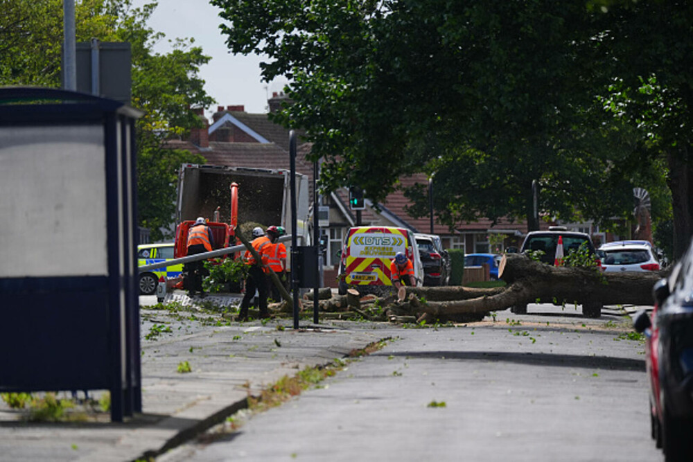 Scoţia, zguduită de o furtună neobişnuit de puternică. Rafale de vânt de 200 km/h, pagube majore şi haos în transporturi - Imaginea 4
