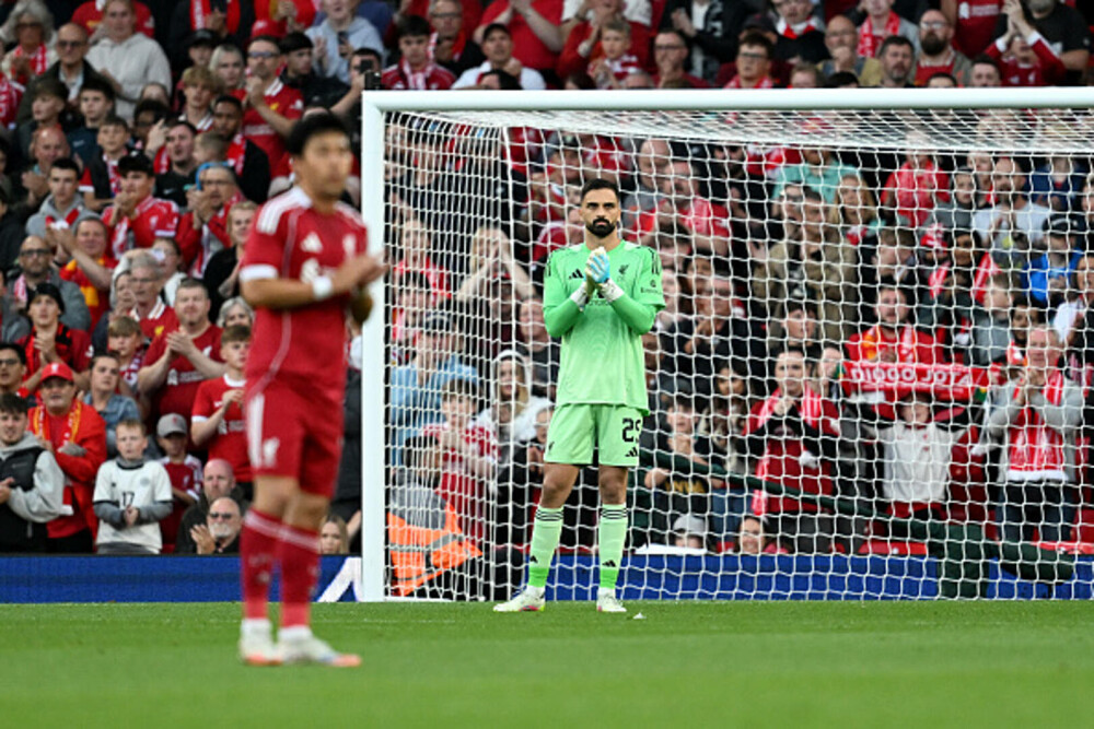 Fanii de la Liverpool, omagiu pentru Diogo Jota la primul meci pe Anfield de la decesul atacantului. VIDEO - Imaginea 4
