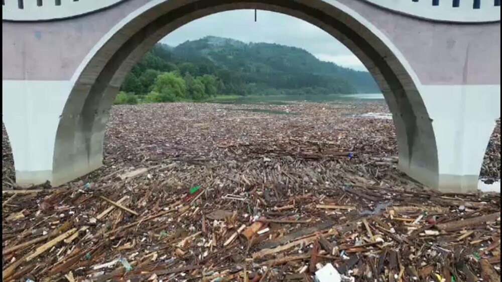 Intervenții urgente în comuna Borca din judeţul Neamţ, după declararea stării de alertă. Gunoaie întinse pe 7 hectare - Imaginea 3