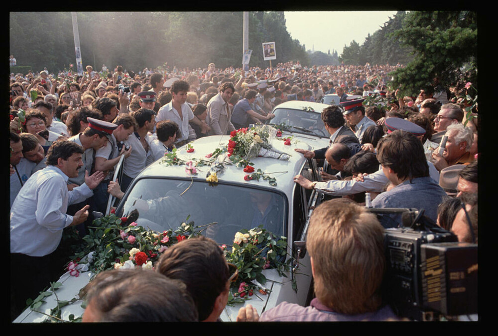 Viața lui Ion Iliescu în imagini. Momente cheie din cariera primului președinte al României postcomuniste | FOTO - Imaginea 18