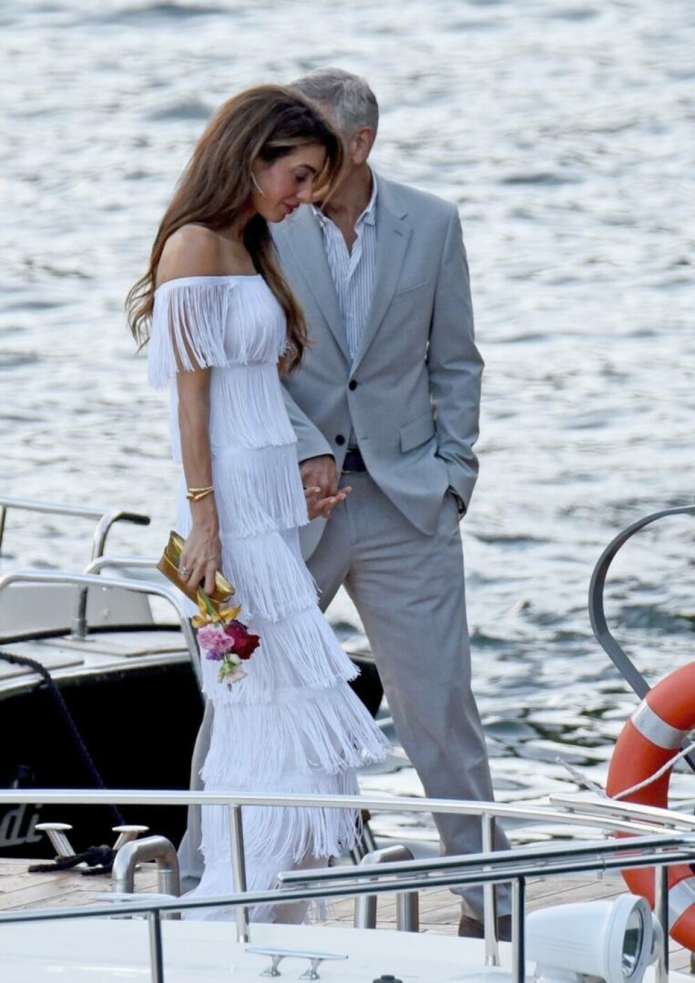 George și Amal Clooney, apariție plină de rafinament pe Lacul Como. Cuplul a atras toate privirile | GALERIE FOTO - Imaginea 6