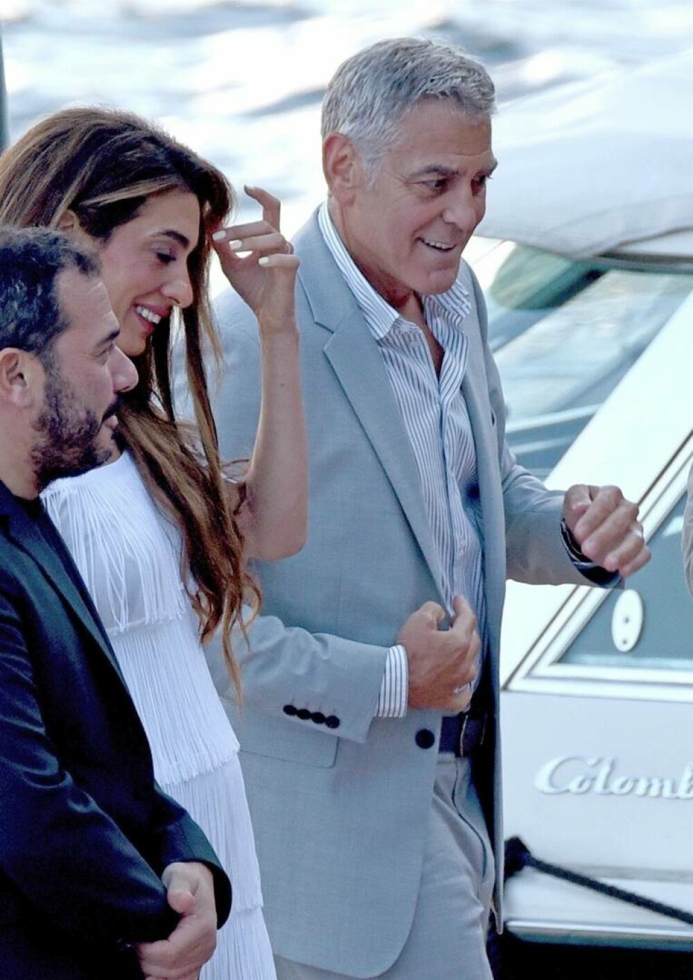 George și Amal Clooney, apariție plină de rafinament pe Lacul Como. Cuplul a atras toate privirile | GALERIE FOTO - Imaginea 8